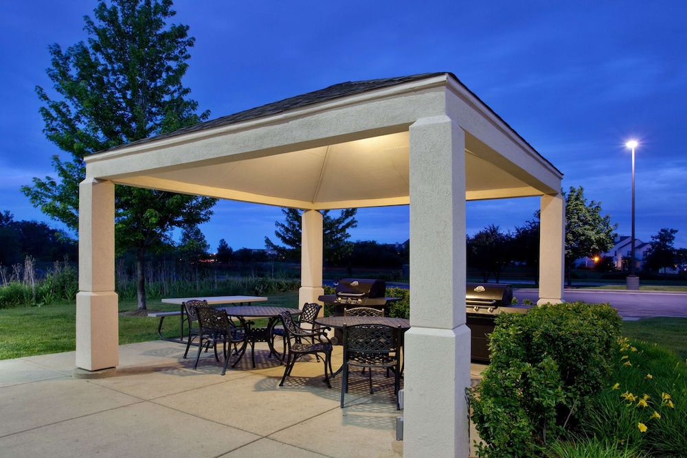 Sonesta Simply Suites Chicago Waukegan 1/29