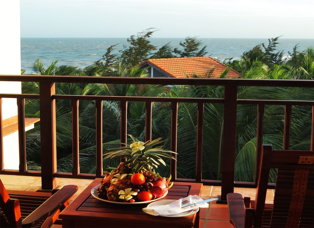 Golden Coast Resort And Spa 35/50