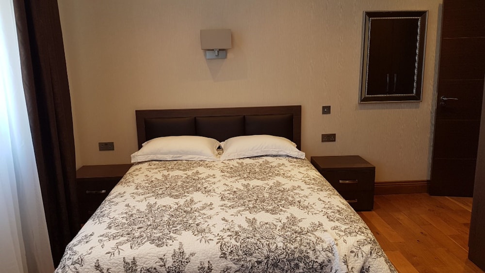 DELUXE, DOUBLE BED