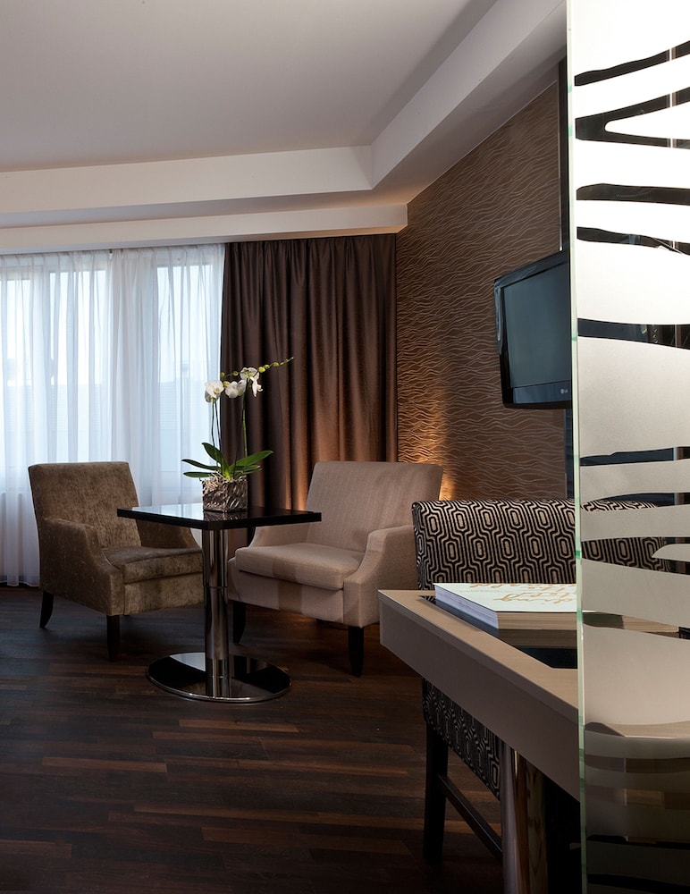 Hotel Palace Berlin 44/83