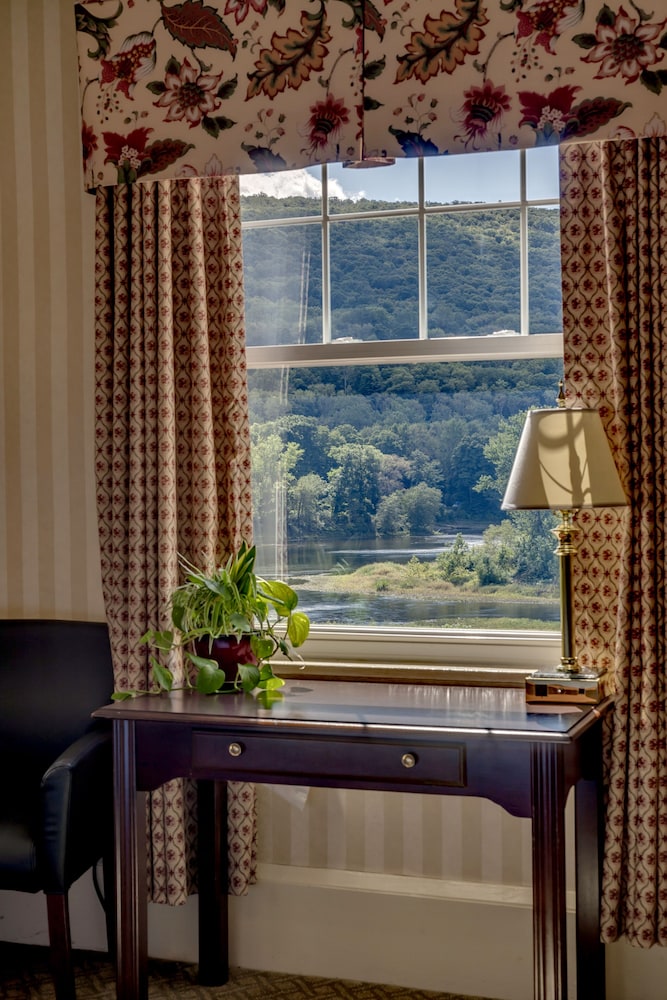 The Shawnee Inn And Golf Resort 7/50