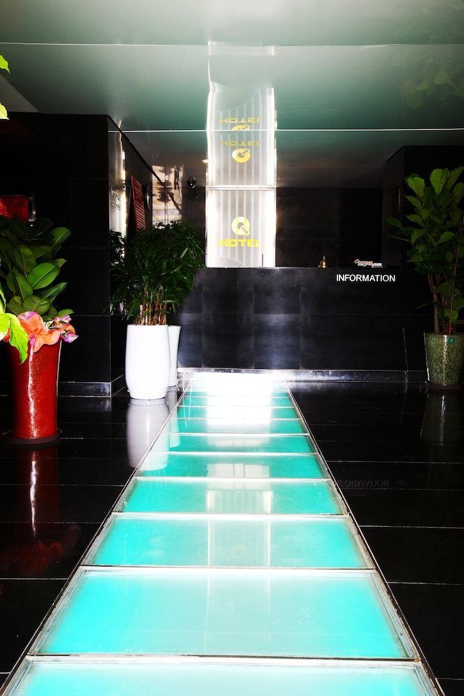 Q Hotel 30/36