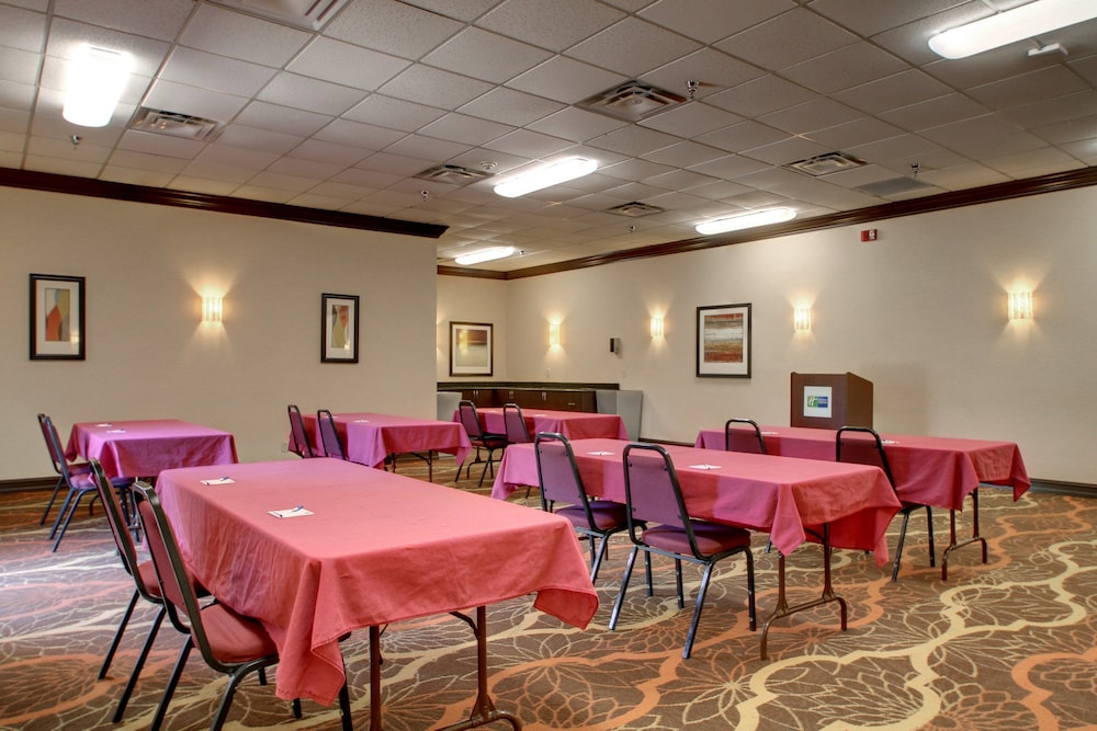 Holiday Inn Express Fort Campbell-Oak Grove 45/48