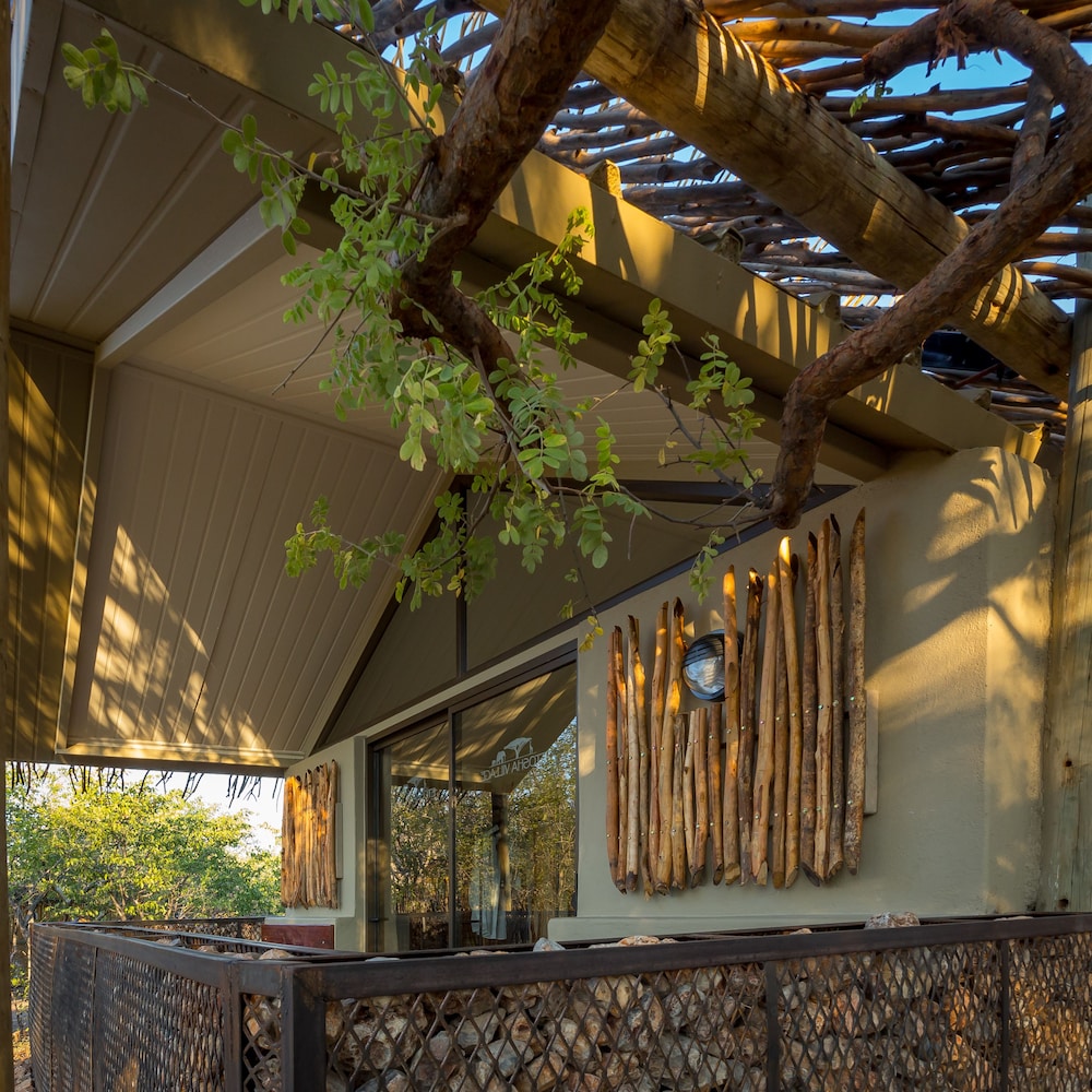 Etosha Village 36/42