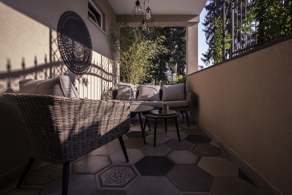 Sundial Garden Rooms 36/42