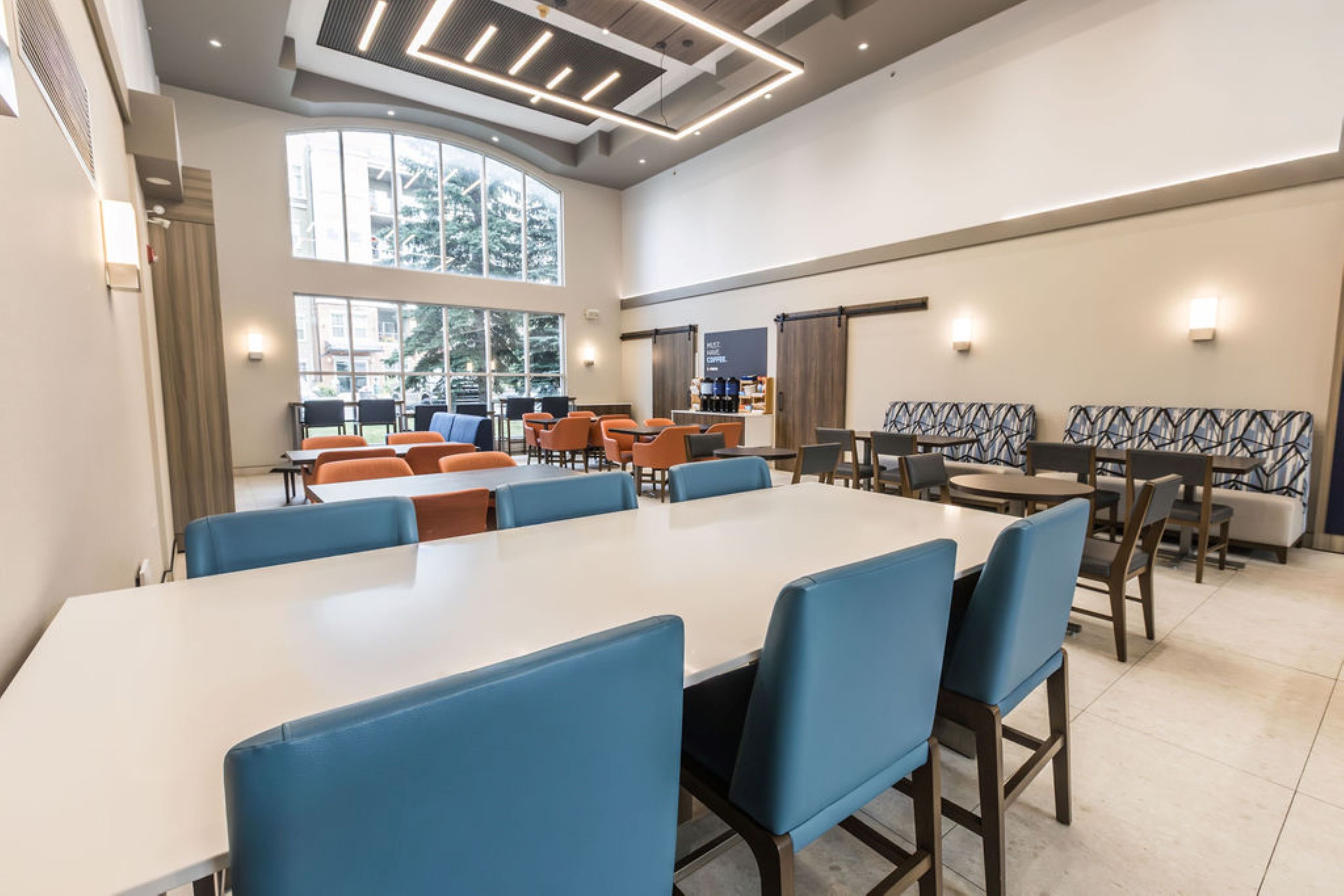 Holiday Inn Express Hotel Suites Calgary South Macleod Trail S 58/73