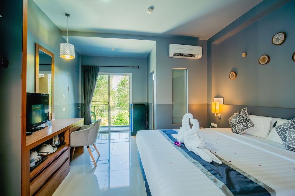 SUPERIOR, DOUBLE OR TWIN BED