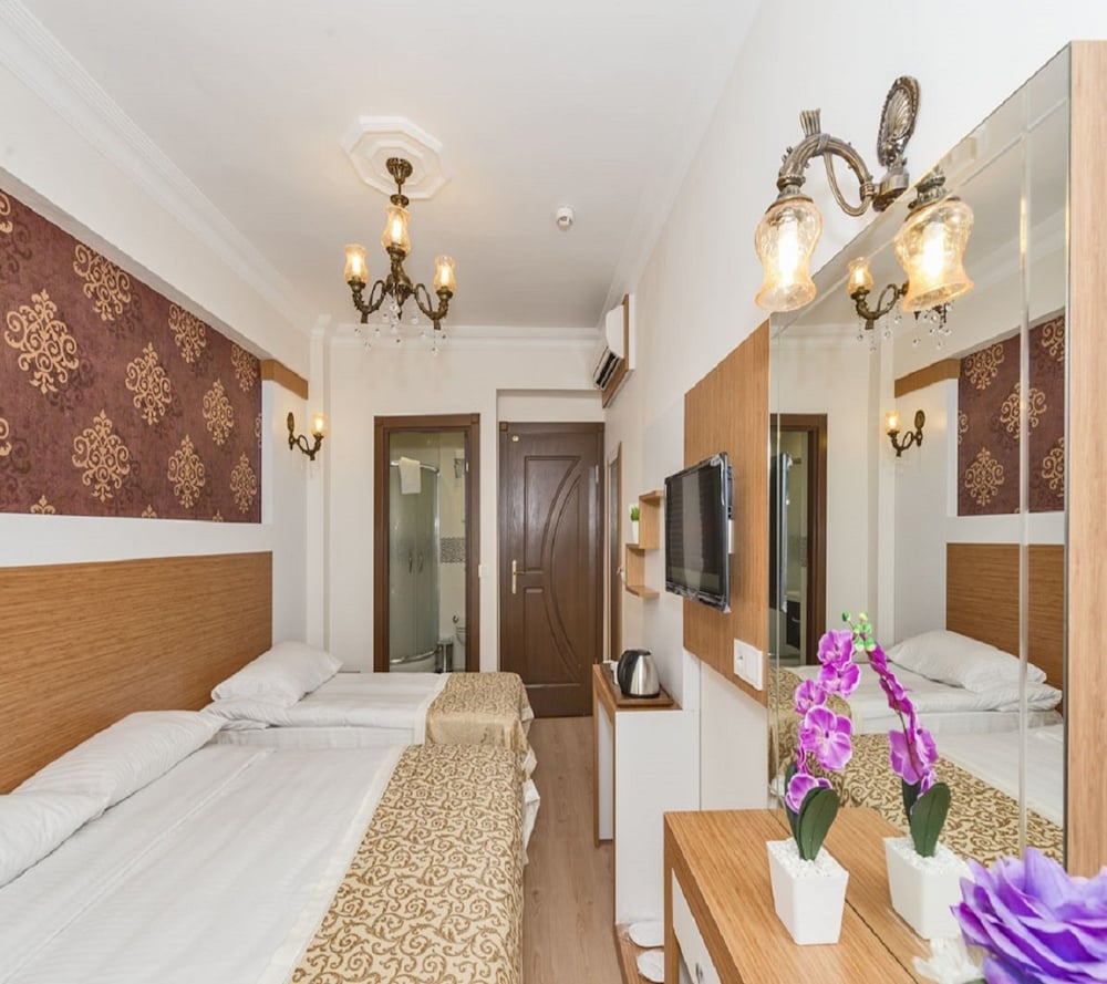 Raimond Hotel 3/29