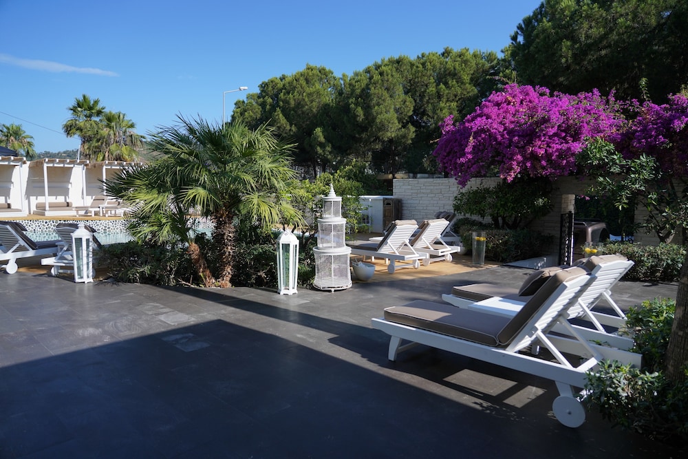 Yacht Boheme Hotel – Boutique Class – Adults Only 40/50