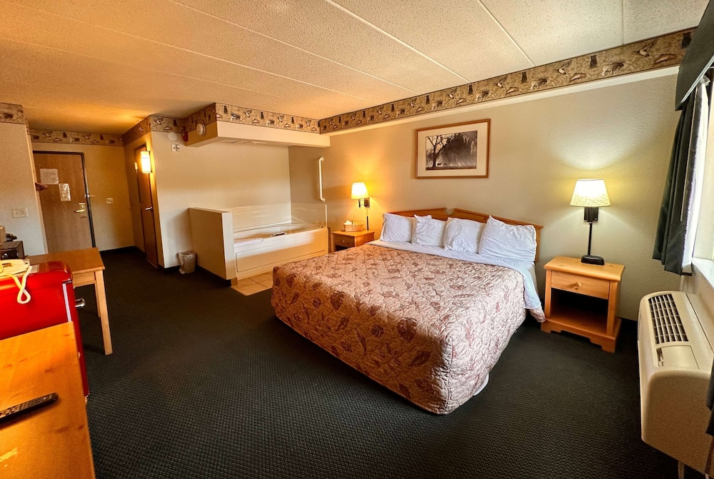 Shell Lake Lodge, a Travelodge by Wyndham 24/55