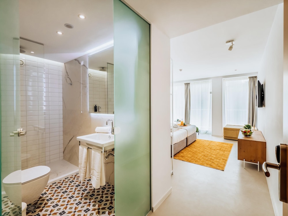 ibis Styles Golden Sands Roomer Hotel 43/45