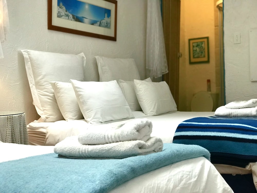 Athenian Villa 15/50