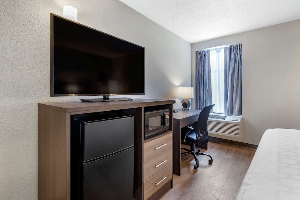 Clarion Pointe Raleigh Midtown 29/33