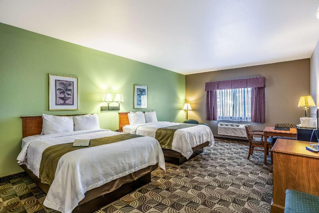 Efficiency, 2 Queen Beds