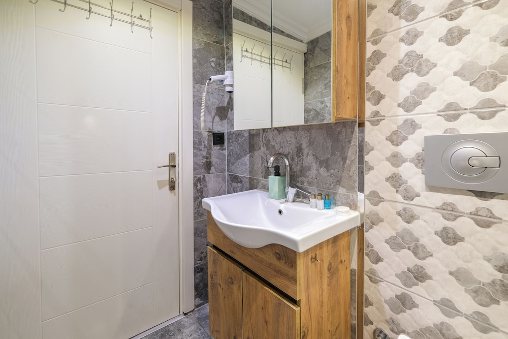 Loren Hotel Suites 44/50