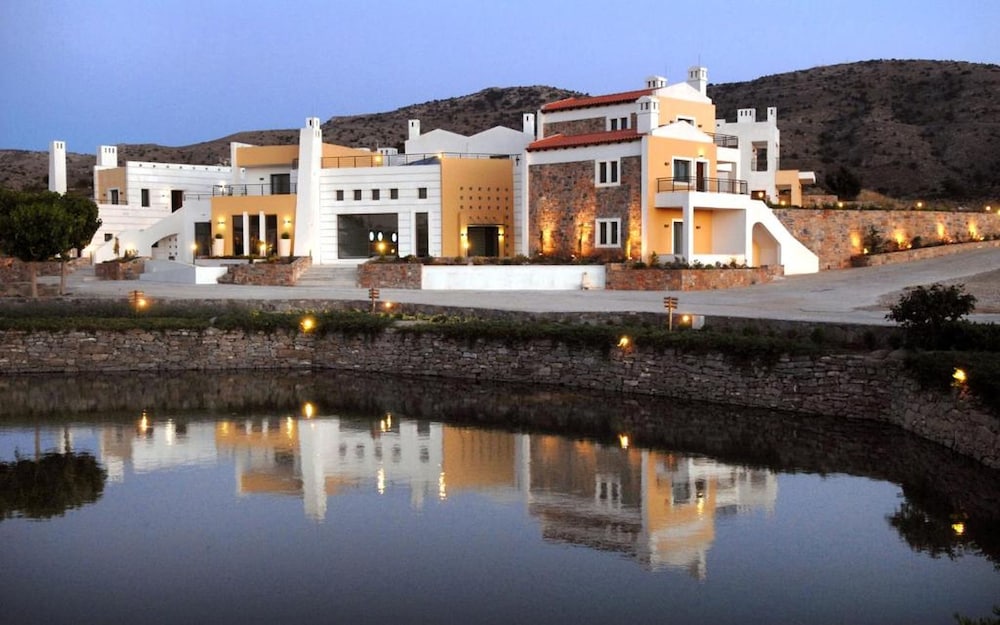 Delina Mountain Spa Resort 79/86