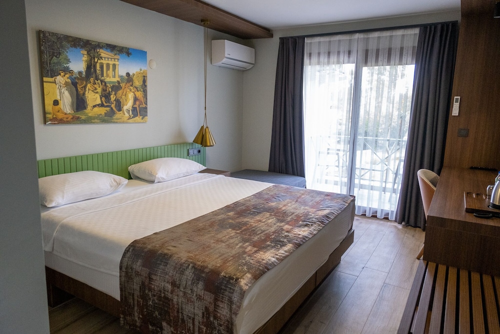 Assos Troy Otel 12/50