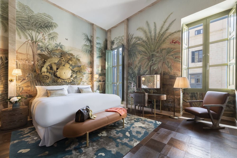Grand, Pool Residence, 2 King Beds
