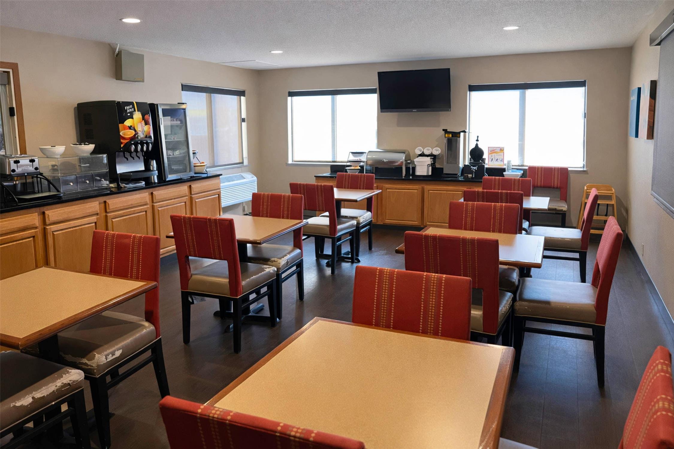 Quality Inn York, NE 24/29