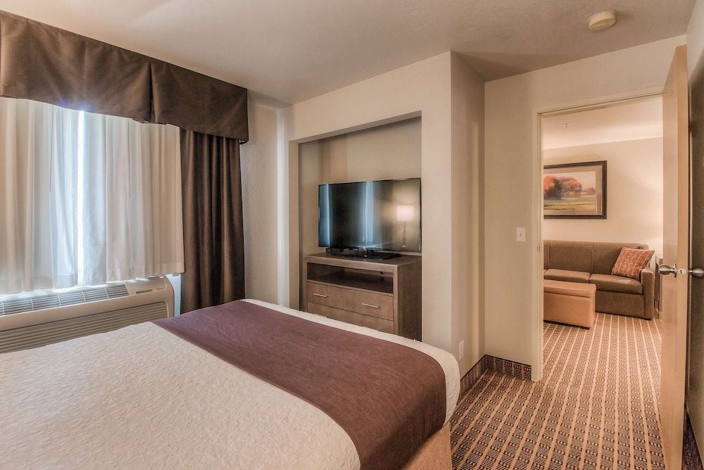 Best Western Plus Yakima Hotel 16/61