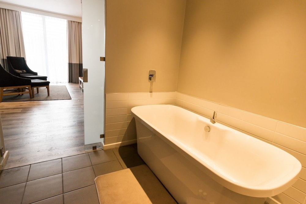 Royal St Andrews Hotel Conference Centre Spa 72/73