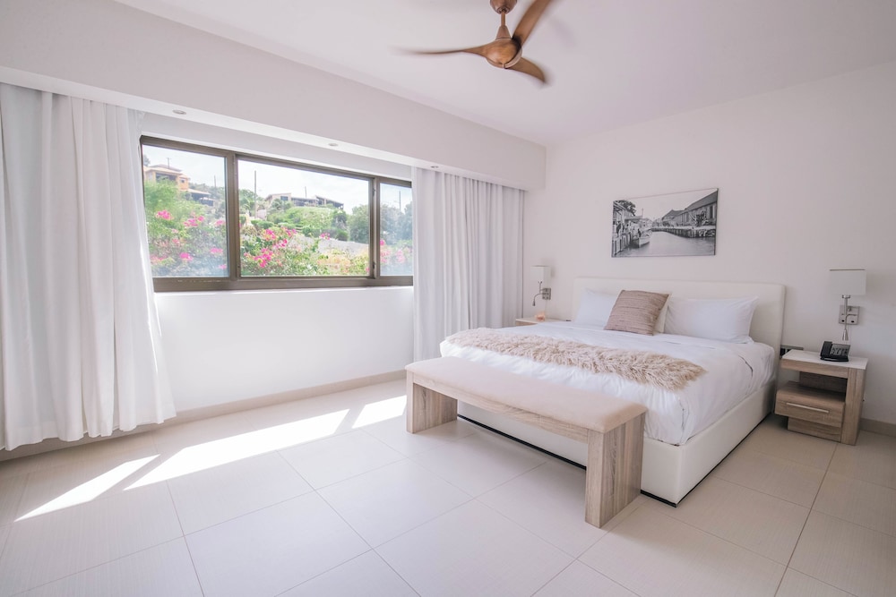 3 BEDROOMS, PENTHOUSE, OCEAN FRONT
