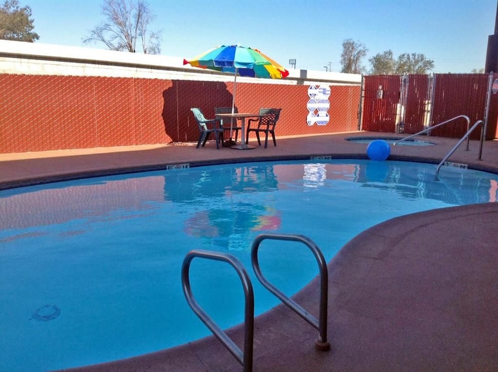 Studio6 Suites Delano, CA 37/40