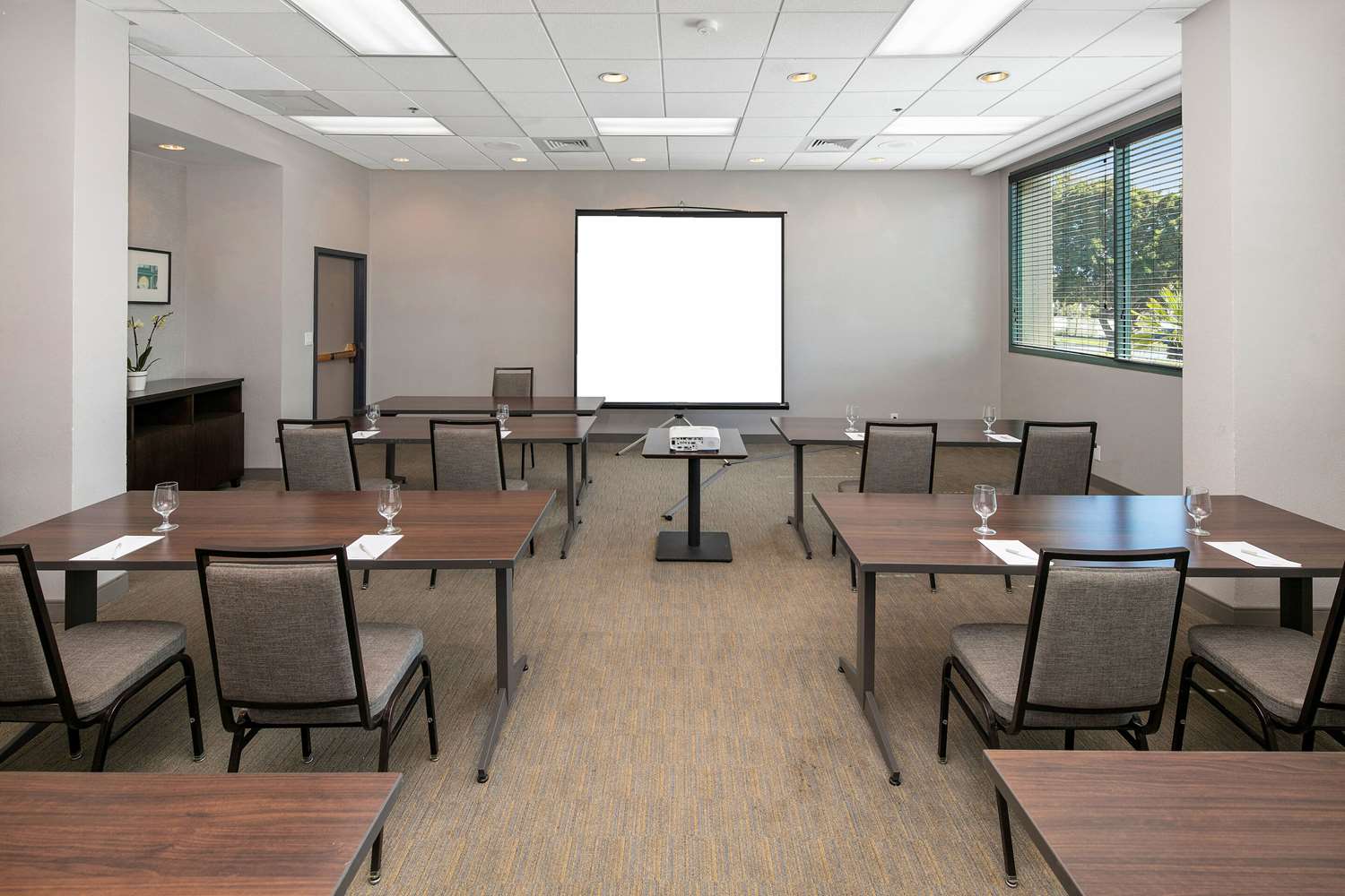 Country Inn and Suites by Radisson San Diego North CA 29/31