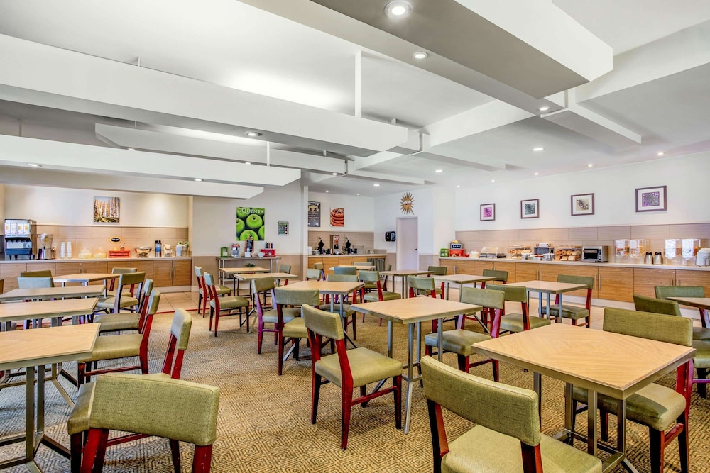 La Quinta Inn & Suites by Wyndham Danbury 43/58