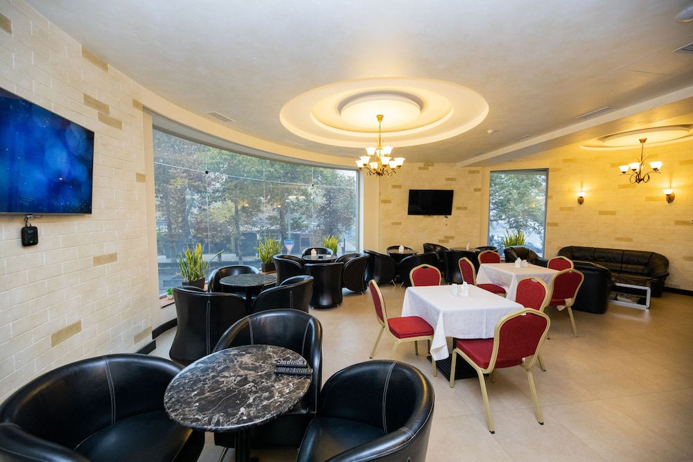 DIAMOND HOUSE HOTEL 31/42