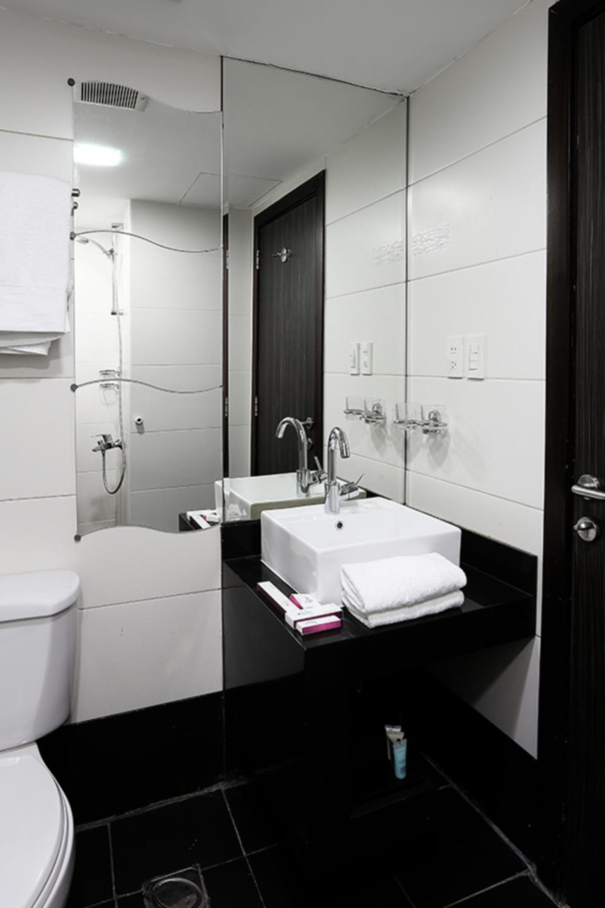 Watheer Hotel Suite 43/44