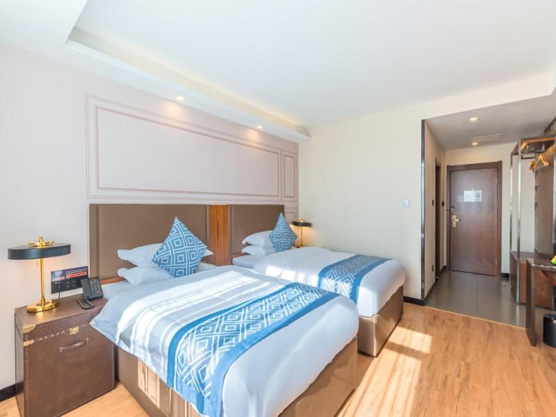 Gem Fuyang City Linquan County Jiangziya Plaza Hotel 12/35