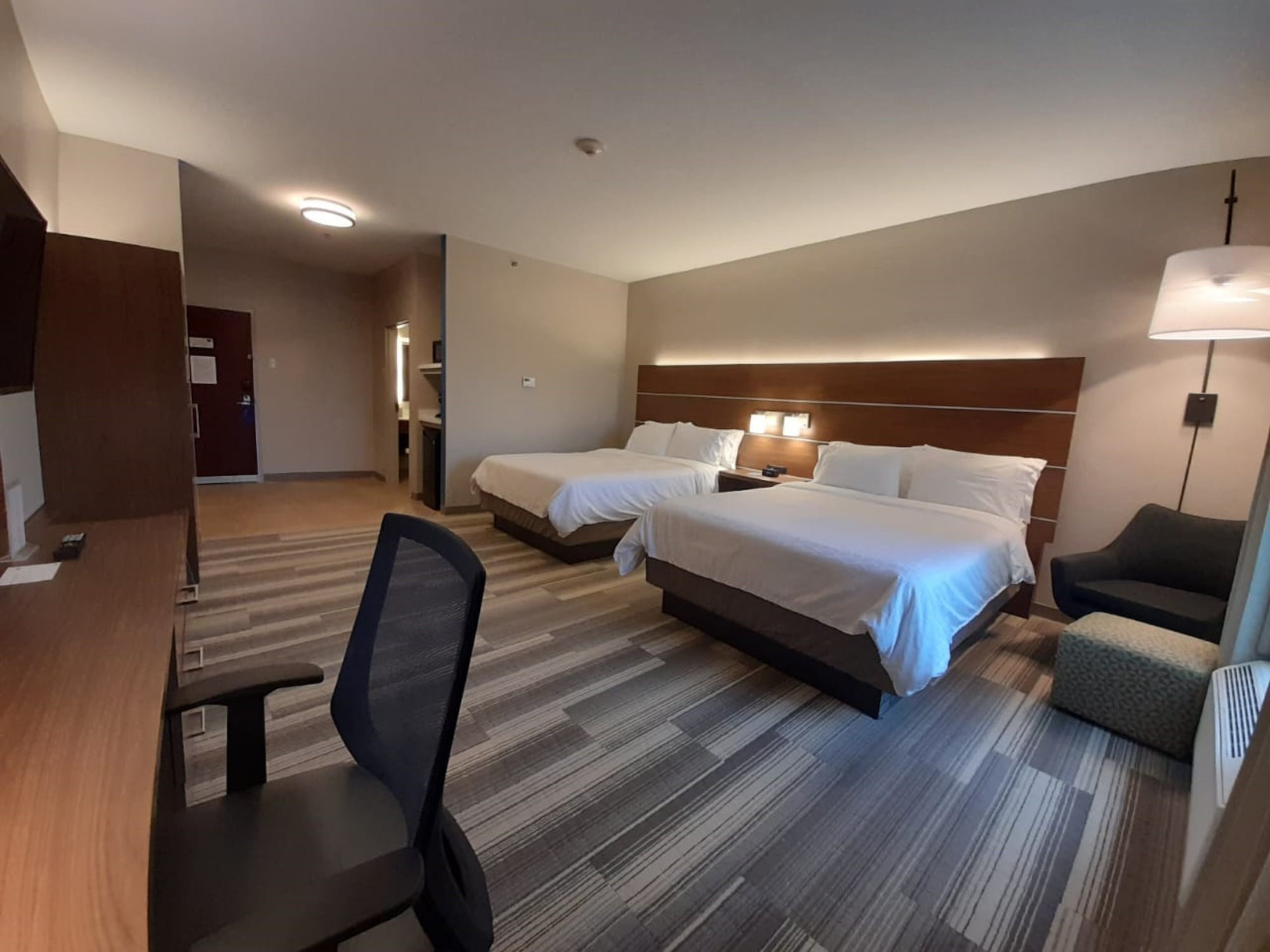 Standard, 2 Queen Beds, Extra Floor Space