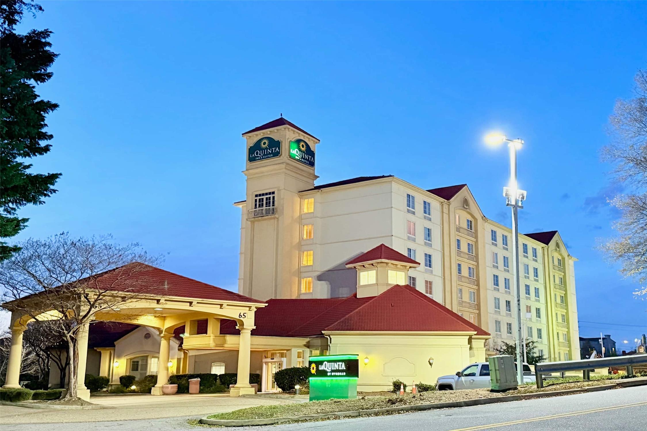 La Quinta Inn and Suites by Wyndham Greenville Haywood 64/68
