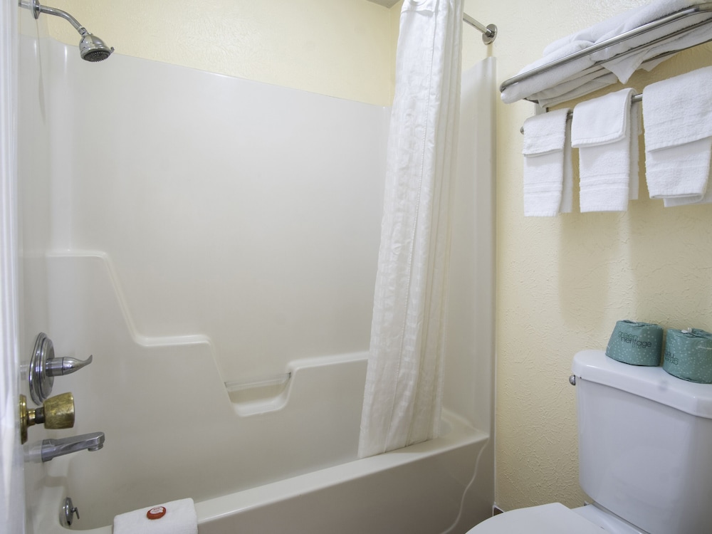 Nendels Inn and Suites Dodge City Airport 34/35