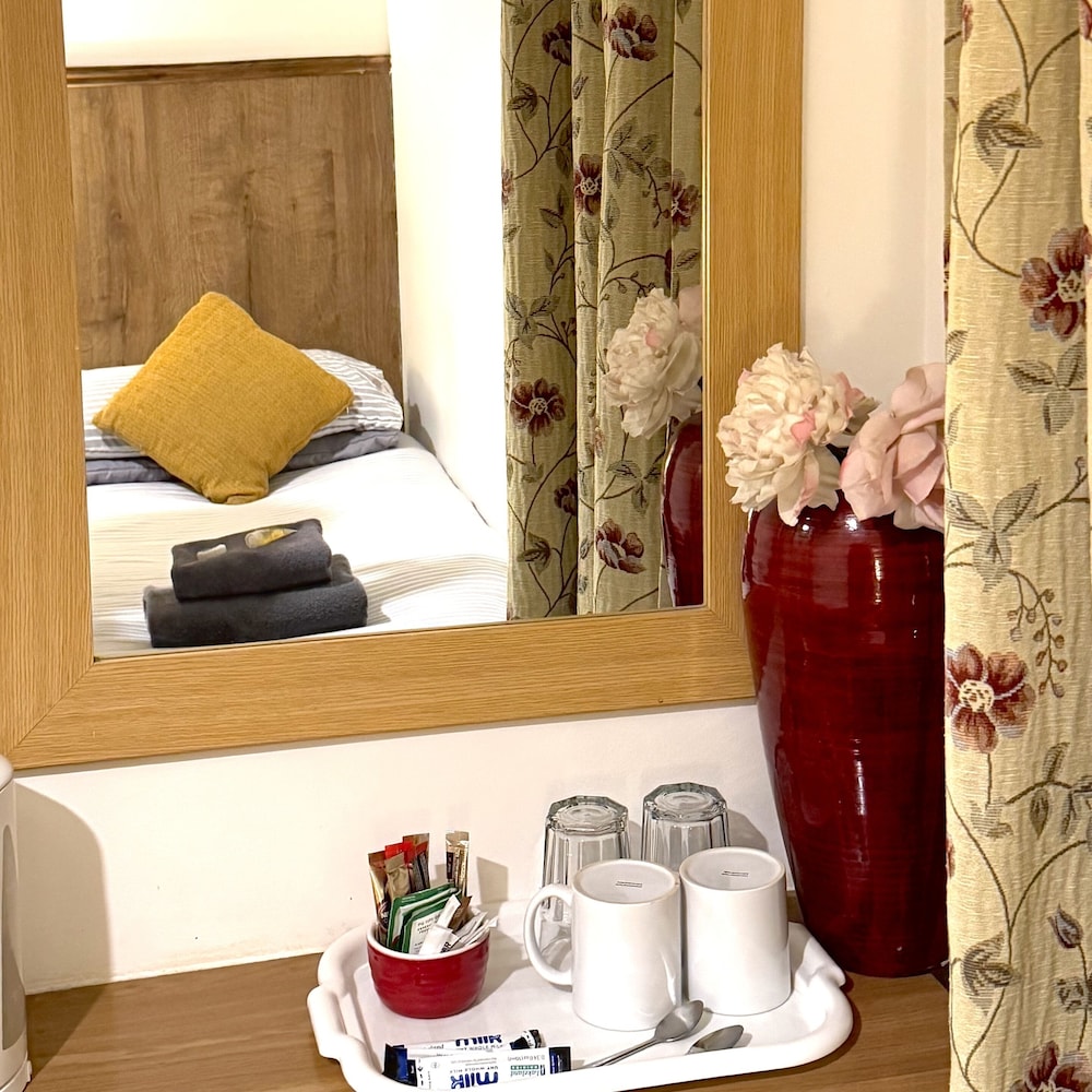 Riverside Hotel Bed and Breakfast 31/48