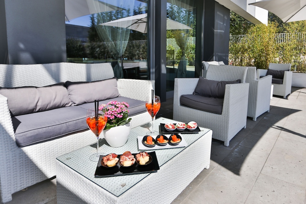 One Hotel & Restaurant 26/50