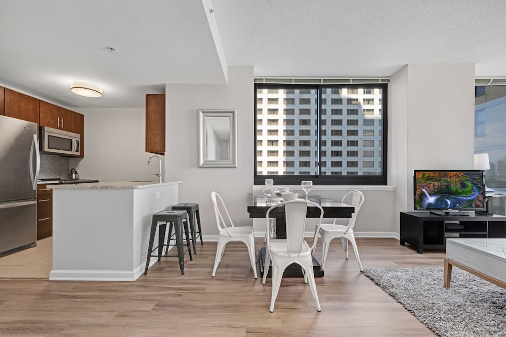 Global Luxury Suites Downtown Jersey City 47/71