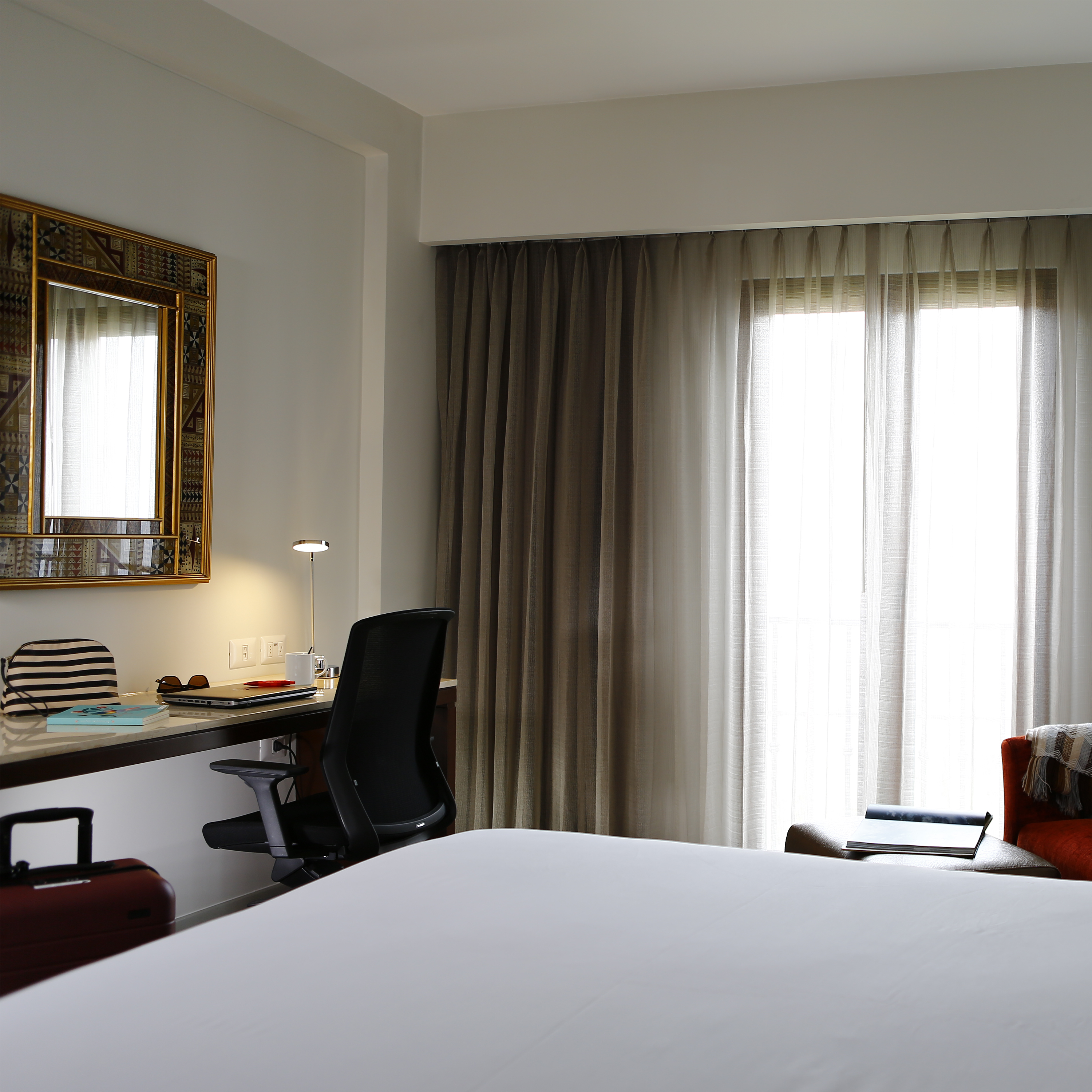 ROOM, KING BED, SCENIC VIEW