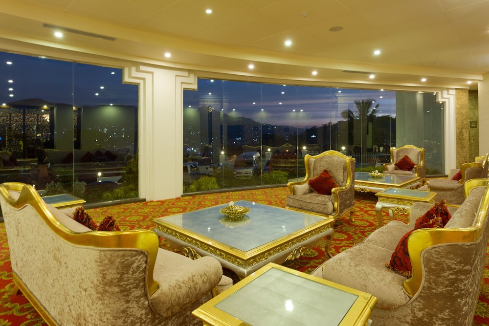 The Grand Kandyan Hotel 59/70