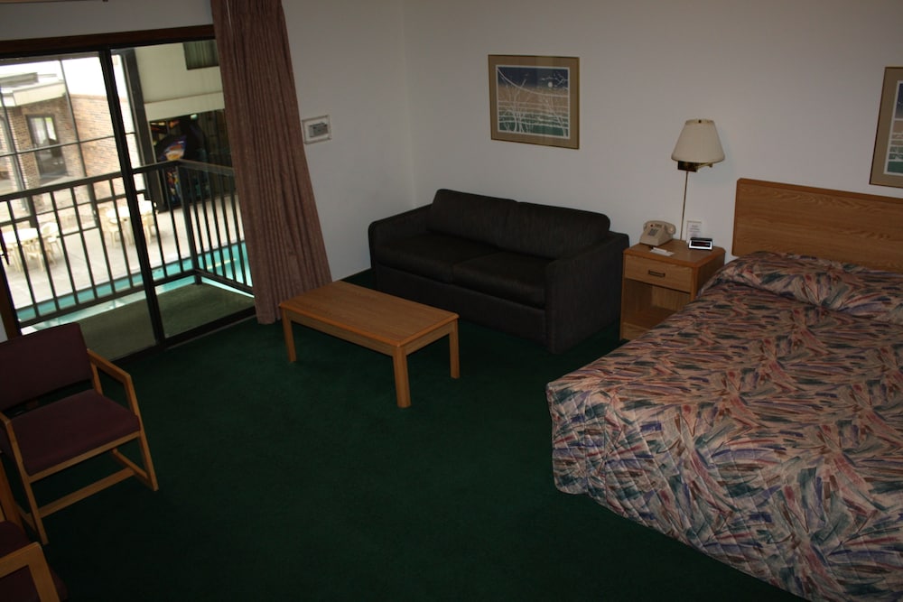 Econo Lodge Waupaca 26/35