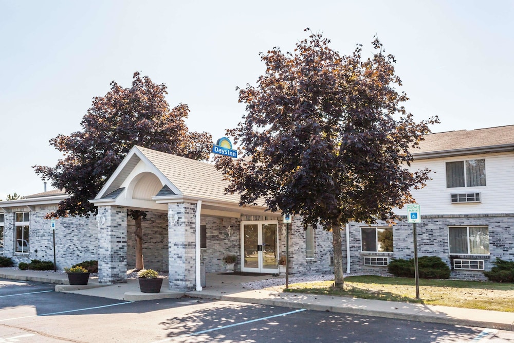 Days Inn by Wyndham Imlay City 1/48
