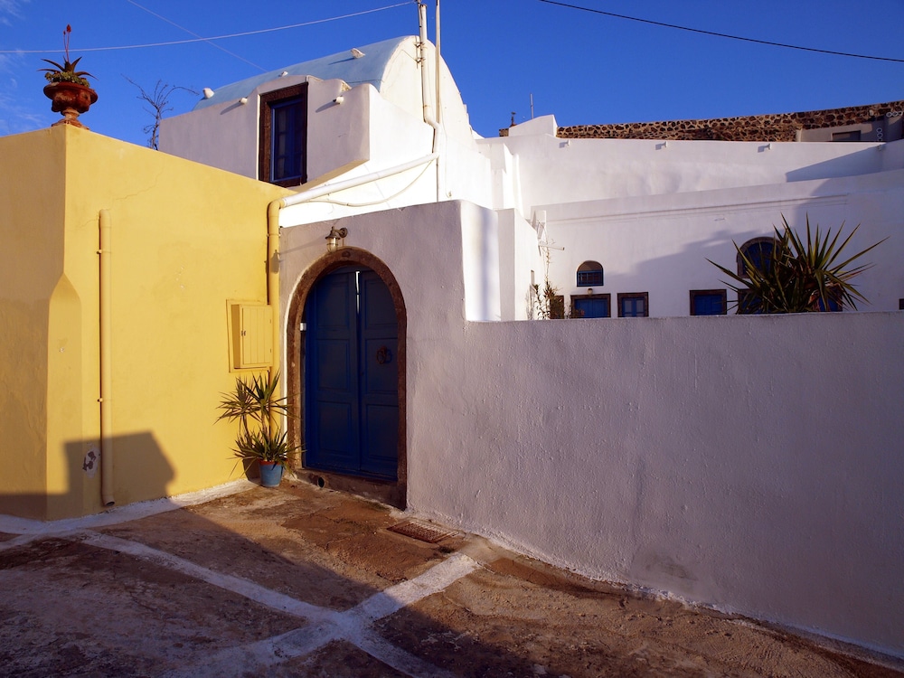 Santorini Caves 43/50