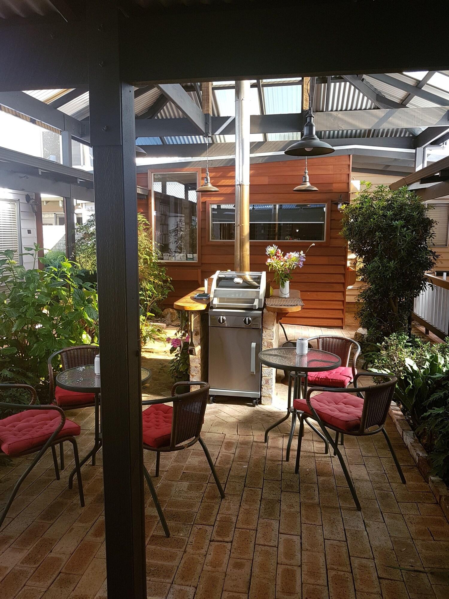 ADAMSONS RIVERSIDE ACCOMMODATION 78/100