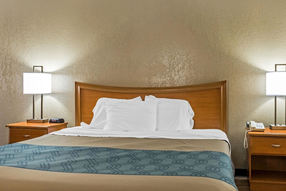 Econo Lodge Live Oak, FL 19/35