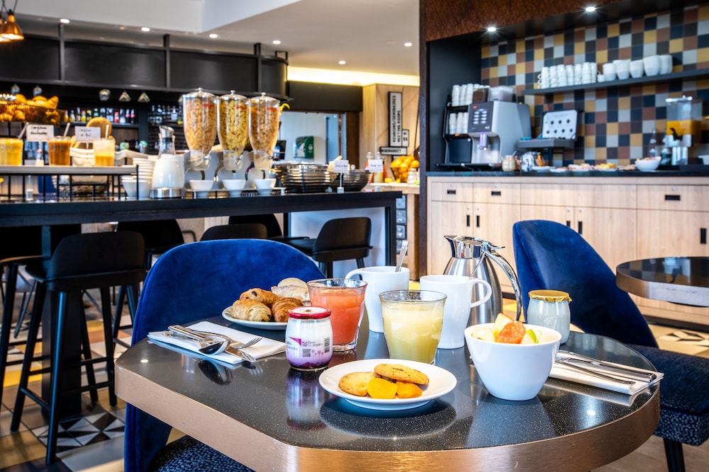 Mercure Paris Gennevilliers 53/76