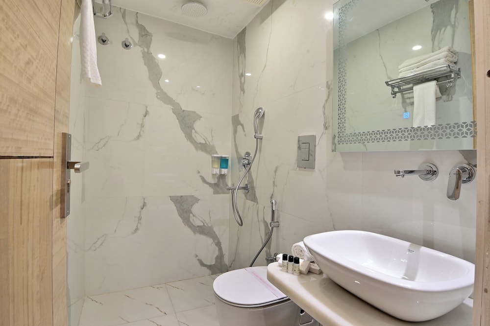 Hotel Aman International 67/67