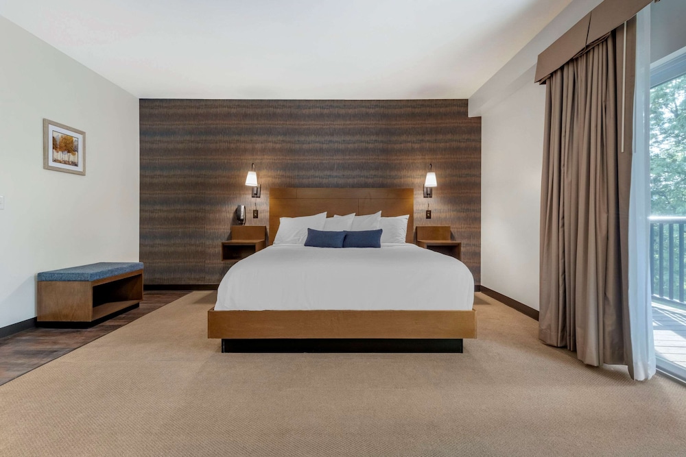 The Cranberry Ascend Hotel Collection 22/65