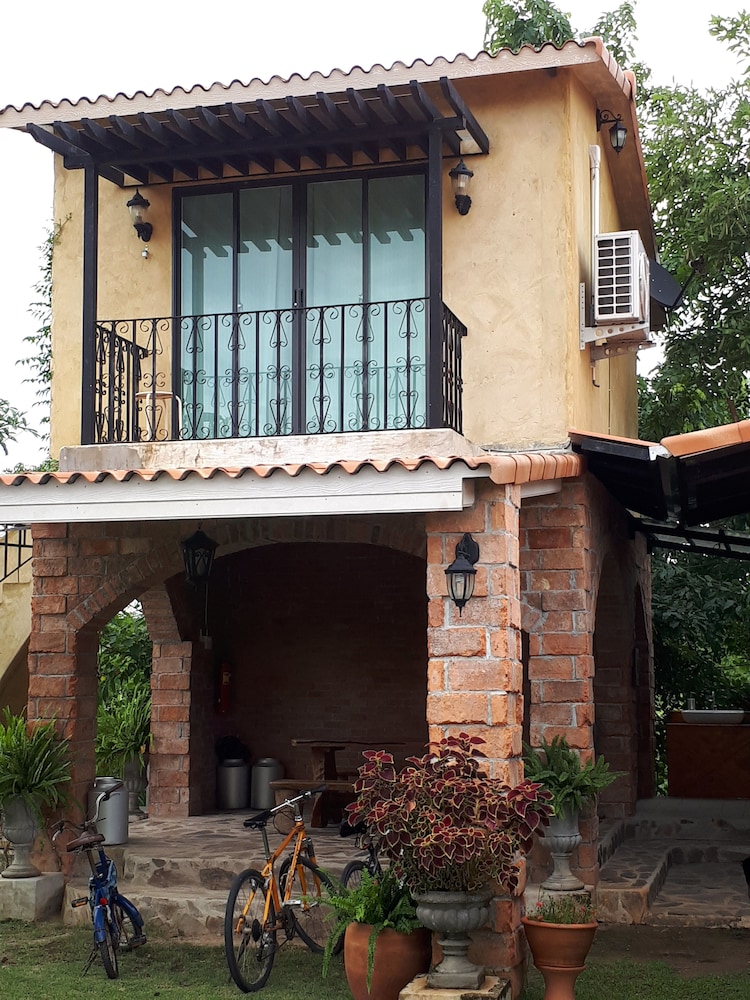 Villa Tuscany Country Resort 3/44