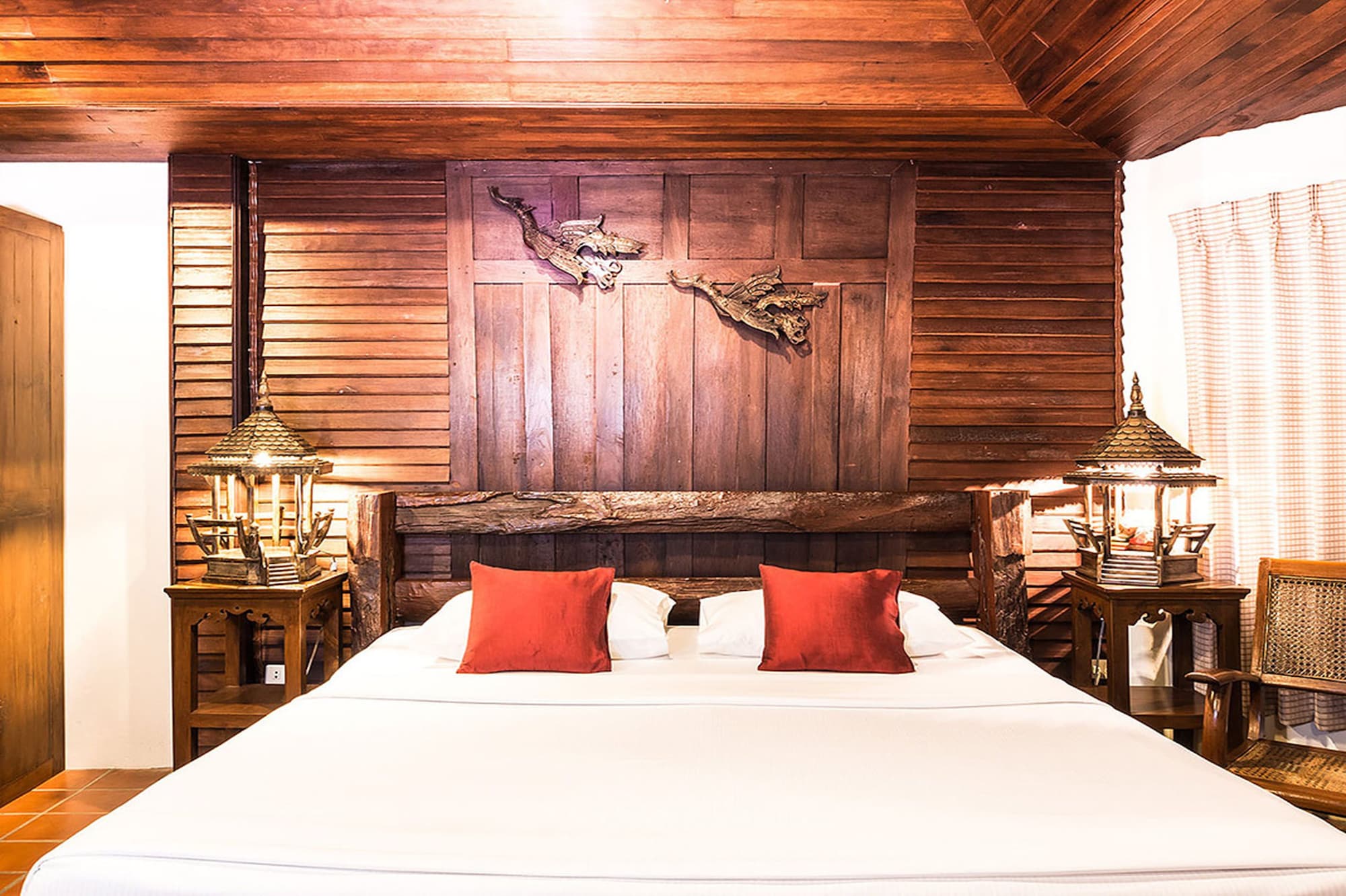 DELUXE, DOUBLE BED